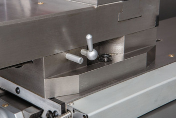 Токарно-винторезный станок серии ZX GH-1860ZX DRO RFS