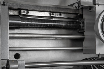 Токарно-винторезный станок серии ZX GH-1640ZX DRO