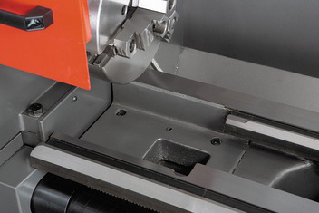 Токарно-винторезный станок серии ZX GH-1640ZX DRO