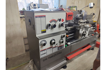 Токарно-винторезный станок серии ZX GH-1640ZX DRO