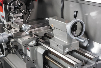 Токарно-винторезный станок GHB-1330A